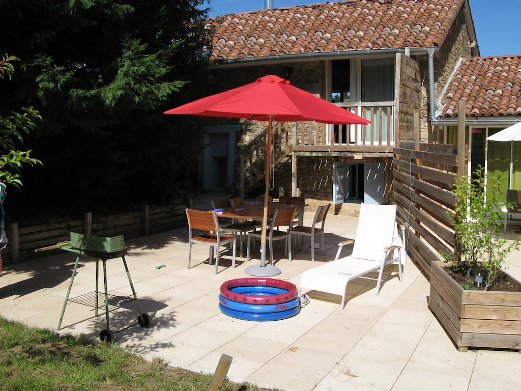 Domaine De Romefort Saint-Léonard-de-Noblat Habitación foto